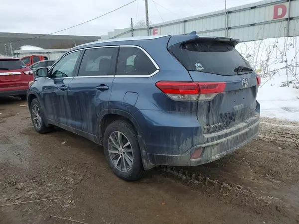 5TDJZRFHXKS940754 2019 TOYOTA HIGHLANDER - Image 2