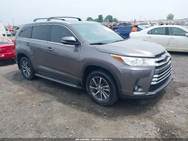 5TDJZRFHXKS954007 2019 TOYOTA HIGHLANDER - Image 1
