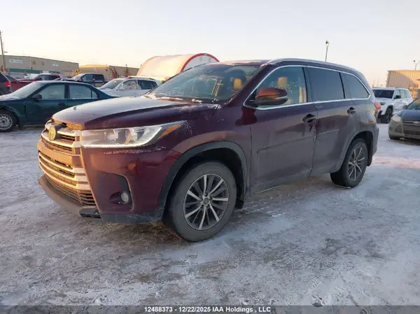 5TDJZRFHXKS966660 2019 TOYOTA HIGHLANDER - Image 2