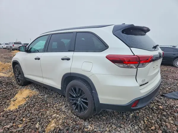 5TDJZRFHXKS966836 2019 TOYOTA HIGHLANDER - Image 2