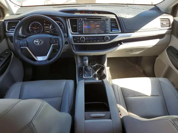 5TDJZRFHXKS977237 2019 TOYOTA HIGHLANDER - Image 8