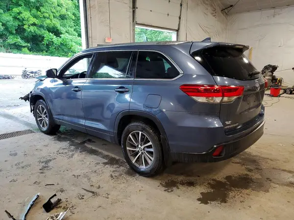 5TDJZRFHXKS985841 2019 TOYOTA HIGHLANDER - Image 2