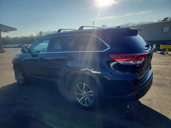 5TDJZRFHXKS993356 2019 TOYOTA HIGHLANDER - Image 2