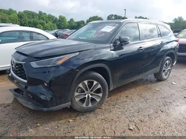 5TDKARAH0RS529652 2024 TOYOTA HIGHLANDER - Image 2