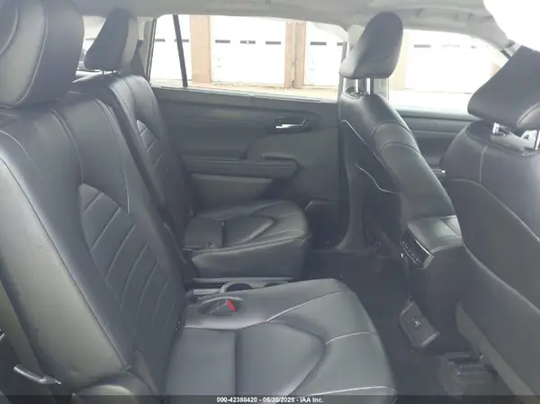 5TDKARAH0RS529652 2024 TOYOTA HIGHLANDER - Image 8