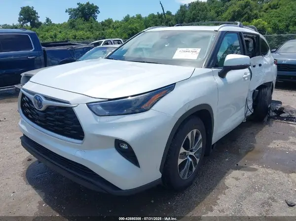 5TDKARAH1PS521640 2023 TOYOTA HIGHLANDER - Image 2