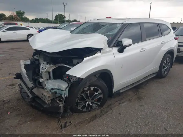 5TDKARAH1PS524067 2023 TOYOTA HIGHLANDER - Image 2