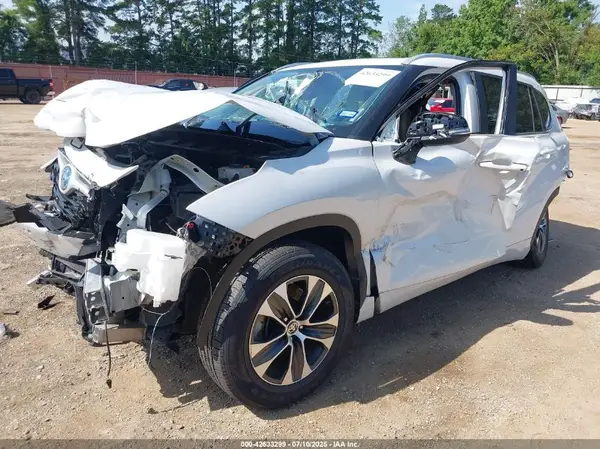 5TDKARAH1RS531832 2024 TOYOTA HIGHLANDER - Image 2