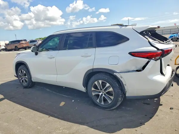 5TDKARAH2PS019218 2023 TOYOTA HIGHLANDER - Image 2
