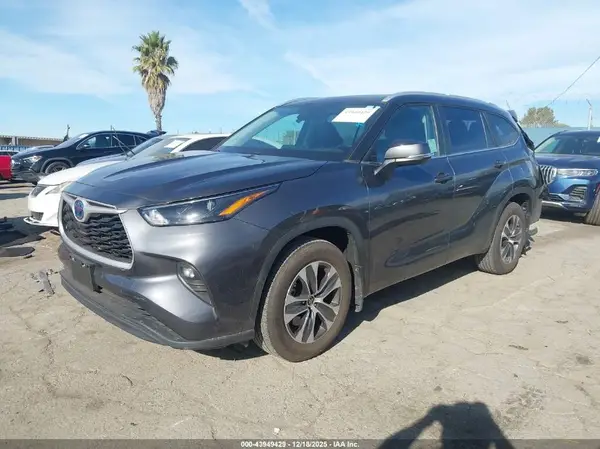5TDKARAH2PS522487 2023 TOYOTA HIGHLANDER - Image 2