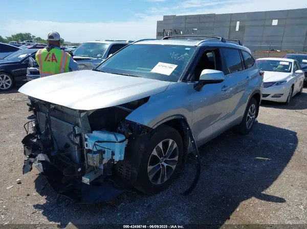 5TDKARAH3RS024463 2024 TOYOTA HIGHLANDER - Image 2