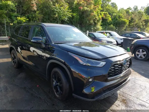 5TDKARAH3RS529855 2024 TOYOTA HIGHLANDER - Image 1