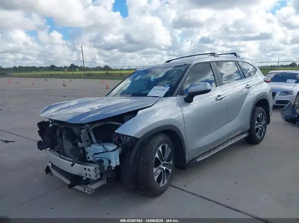 5TDKARAH3RS538121 2024 TOYOTA HIGHLANDER - Image 2