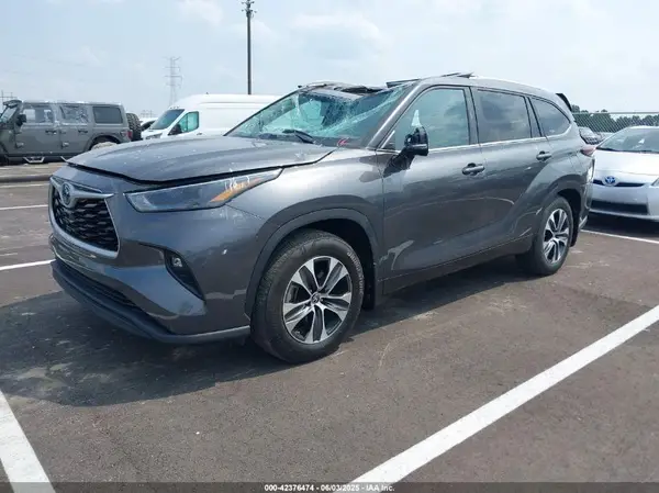 5TDKARAH4PS524483 2023 TOYOTA HIGHLANDER - Image 2