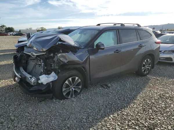 5TDKARAH4PS526363 2023 TOYOTA HIGHLANDER - Image 1