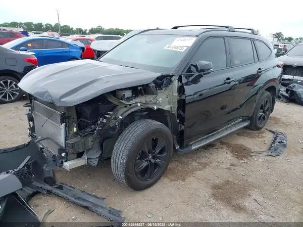 5TDKARAH4RS024990 2024 TOYOTA HIGHLANDER - Image 2