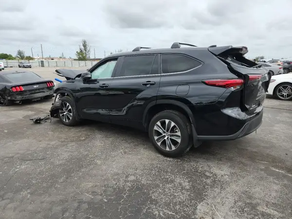 5TDKARAH5PS525741 2023 TOYOTA HIGHLANDER - Image 2