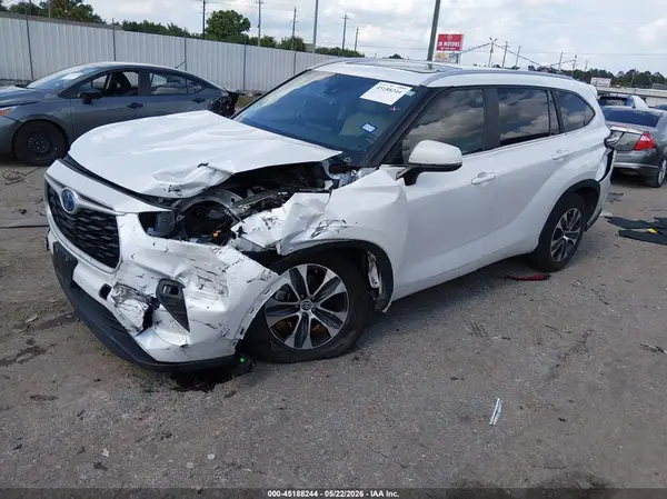 5TDKARAH6PS018699 2023 TOYOTA HIGHLANDER - Image 2