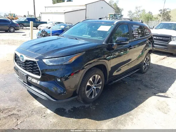 5TDKARAH6PS019092 2023 TOYOTA HIGHLANDER - Image 2