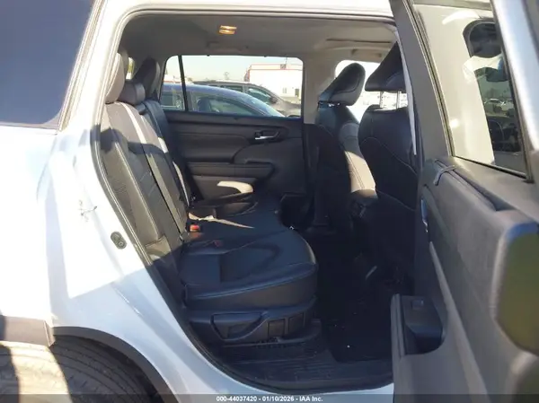 5TDKARAH6PS518880 2023 TOYOTA HIGHLANDER - Image 8