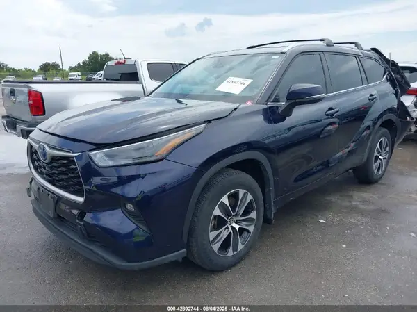 5TDKARAH6PS522234 2023 TOYOTA HIGHLANDER - Image 2