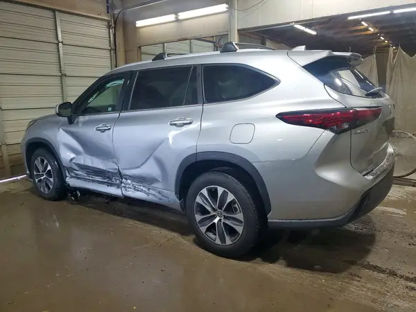 5TDKARAH6PS523075 2023 TOYOTA HIGHLANDER - Image 2