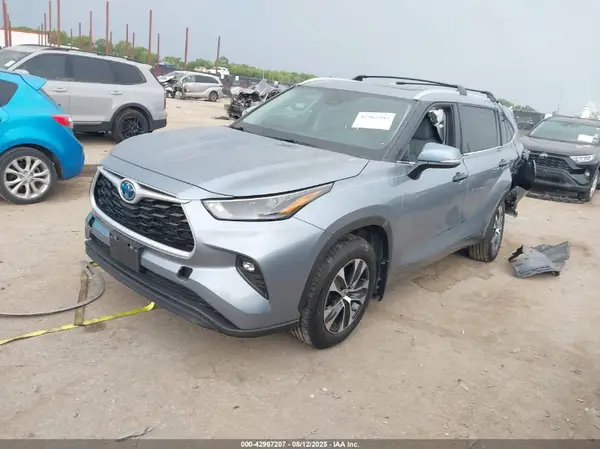 5TDKARAH6RS024117 2024 TOYOTA HIGHLANDER - Image 2