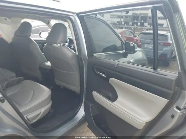 5TDKARAH6RS024117 2024 TOYOTA HIGHLANDER - Image 8