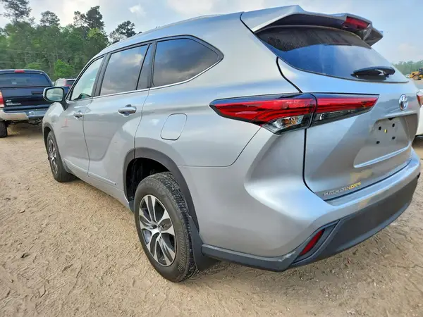 5TDKARAH7PS017464 2023 TOYOTA HIGHLANDER - Image 2