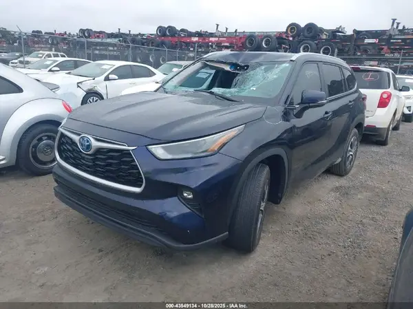 5TDKARAH8RS531648 2024 TOYOTA HIGHLANDER - Image 2