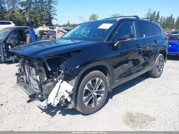 5TDKBRCH0PS566577 2023 TOYOTA HIGHLANDER - Image 2