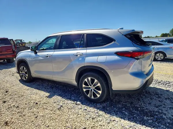 5TDKBRCH0PS575599 2023 TOYOTA HIGHLANDER - Image 2