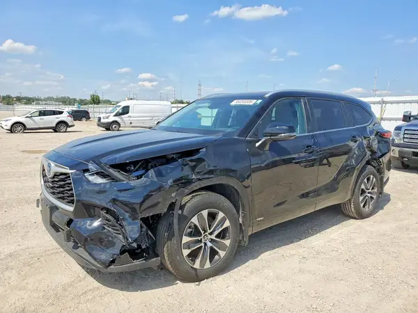 5TDKBRCH0PS585789 2023 TOYOTA HIGHLANDER - Image 1