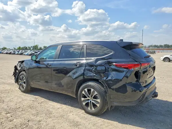 5TDKBRCH0PS585789 2023 TOYOTA HIGHLANDER - Image 2