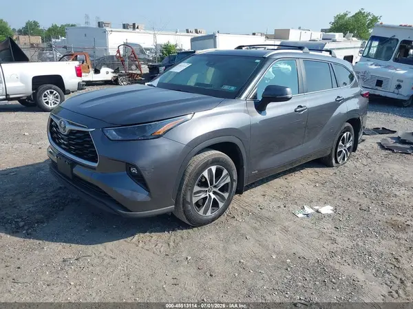 5TDKBRCH0PS586506 2023 TOYOTA HIGHLANDER - Image 2