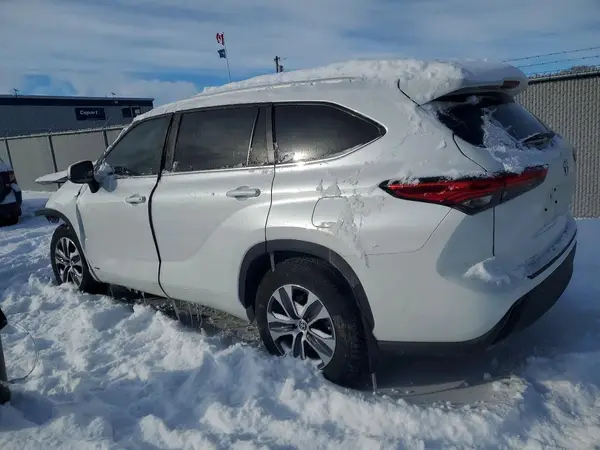 5TDKBRCH0PS598588 2023 TOYOTA HIGHLANDER - Image 2