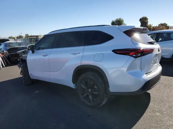 5TDKBRCH0RS604473 2024 TOYOTA HIGHLANDER - Image 2