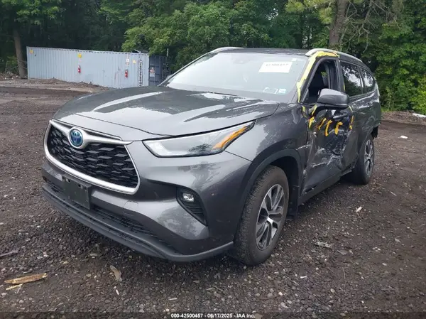 5TDKBRCH0RS609639 2024 TOYOTA HIGHLANDER - Image 2