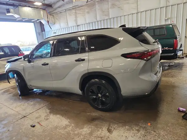 5TDKBRCH0RS611830 2024 TOYOTA HIGHLANDER - Image 2