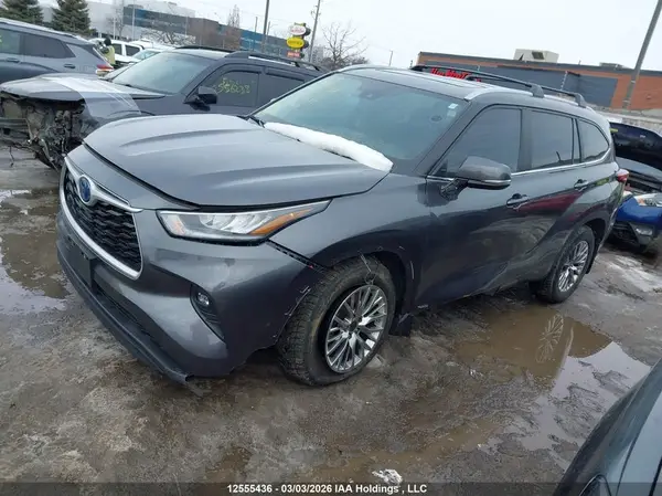 5TDKBRCH0RS630281 2024 TOYOTA HIGHLANDER - Image 2