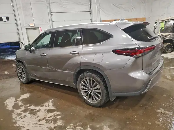 5TDKBRCH0SS649676 2025 TOYOTA HIGHLANDER - Image 2