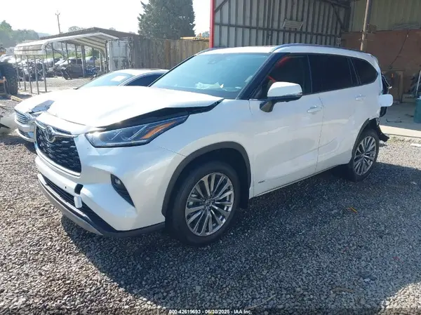 5TDKBRCH0SS664727 2025 TOYOTA HIGHLANDER - Image 2