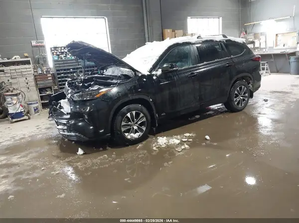 5TDKBRCH0SS670981 2025 TOYOTA HIGHLANDER - Image 2