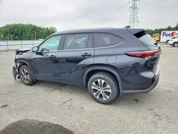 5TDKBRCH0TS702197 2026 TOYOTA HIGHLANDER - Image 2