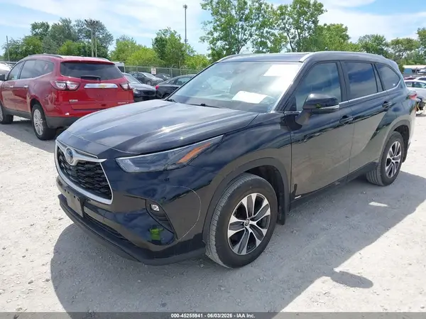 5TDKBRCH1PS113312 2023 TOYOTA HIGHLANDER - Image 2