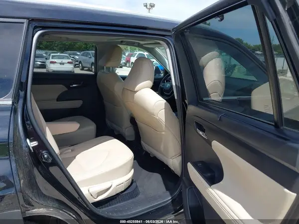5TDKBRCH1PS113312 2023 TOYOTA HIGHLANDER - Image 8
