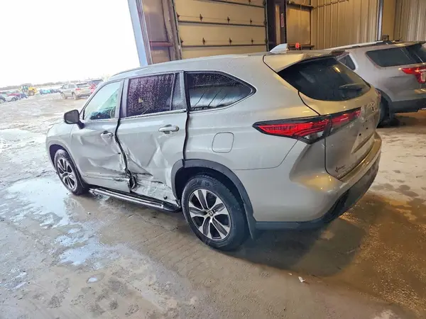 5TDKBRCH1PS122334 2023 TOYOTA HIGHLANDER - Image 2