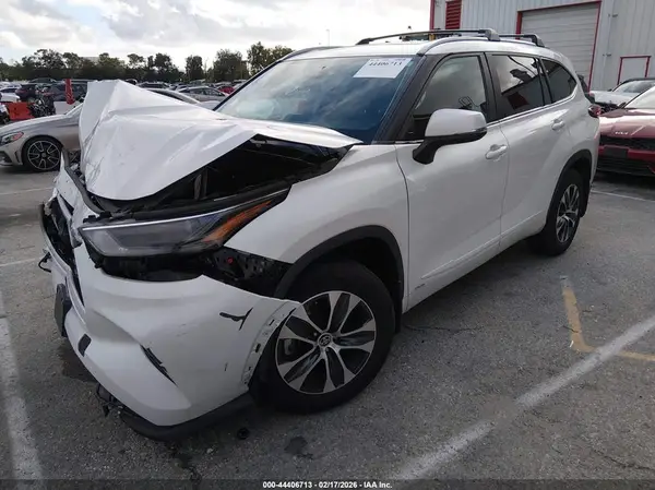 5TDKBRCH1PS125413 2023 TOYOTA HIGHLANDER - Image 2