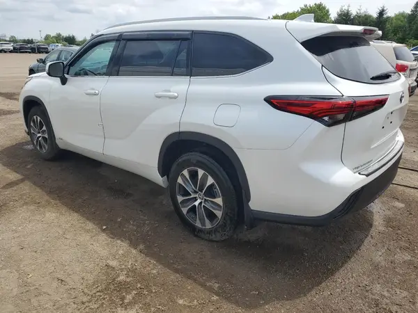 5TDKBRCH1PS130434 2023 TOYOTA HIGHLANDER - Image 2
