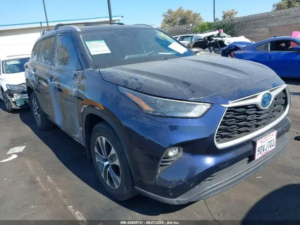 5TDKBRCH1PS562991 2023 TOYOTA HIGHLANDER - Image 1